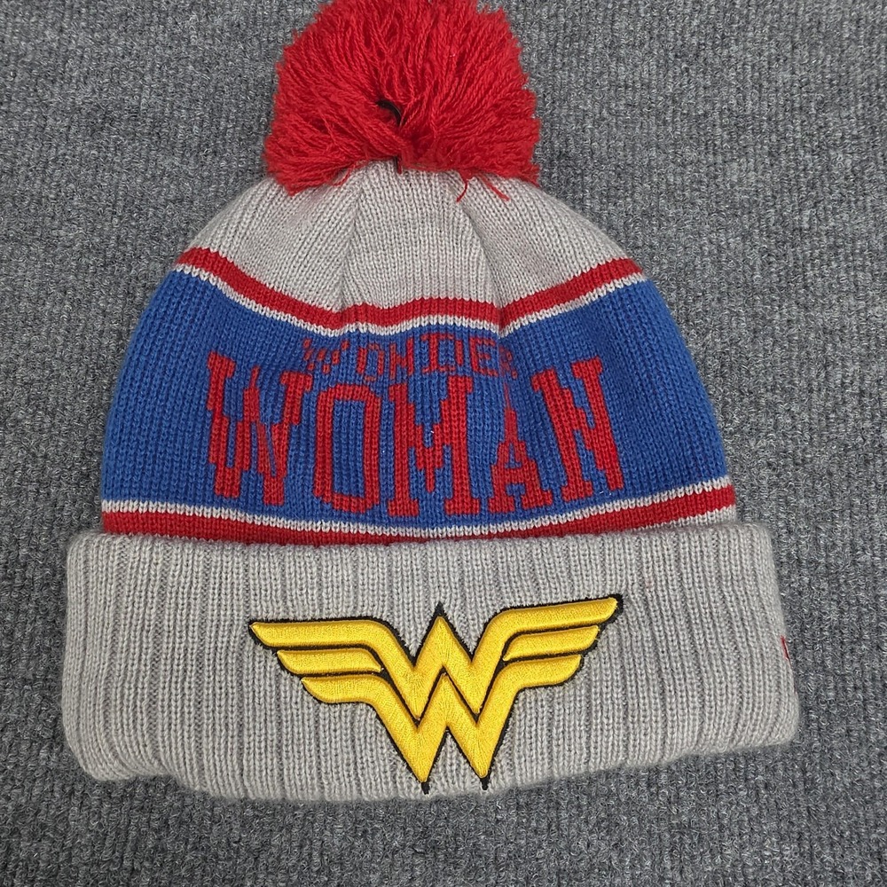 Wonder Woman Beanie Hat Womens One Size Gray Pom Knit Fleece‎ Lined DC Comics